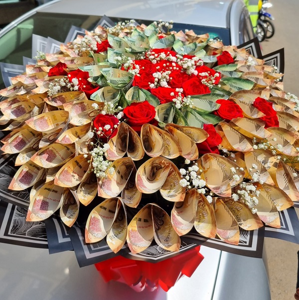 CBK warns Kenyans against "money bouquet" as Valentines beckons