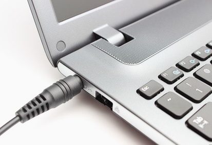 How to fix a plugged in laptop that won’t charge
