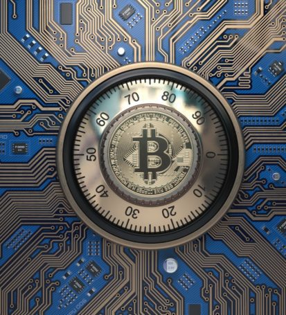 According to cyber experts, what are the safest ways of storing bitcoins?